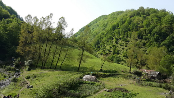 مناظر اطراف روستای گیلده در جوار جاده نمین - آستارا