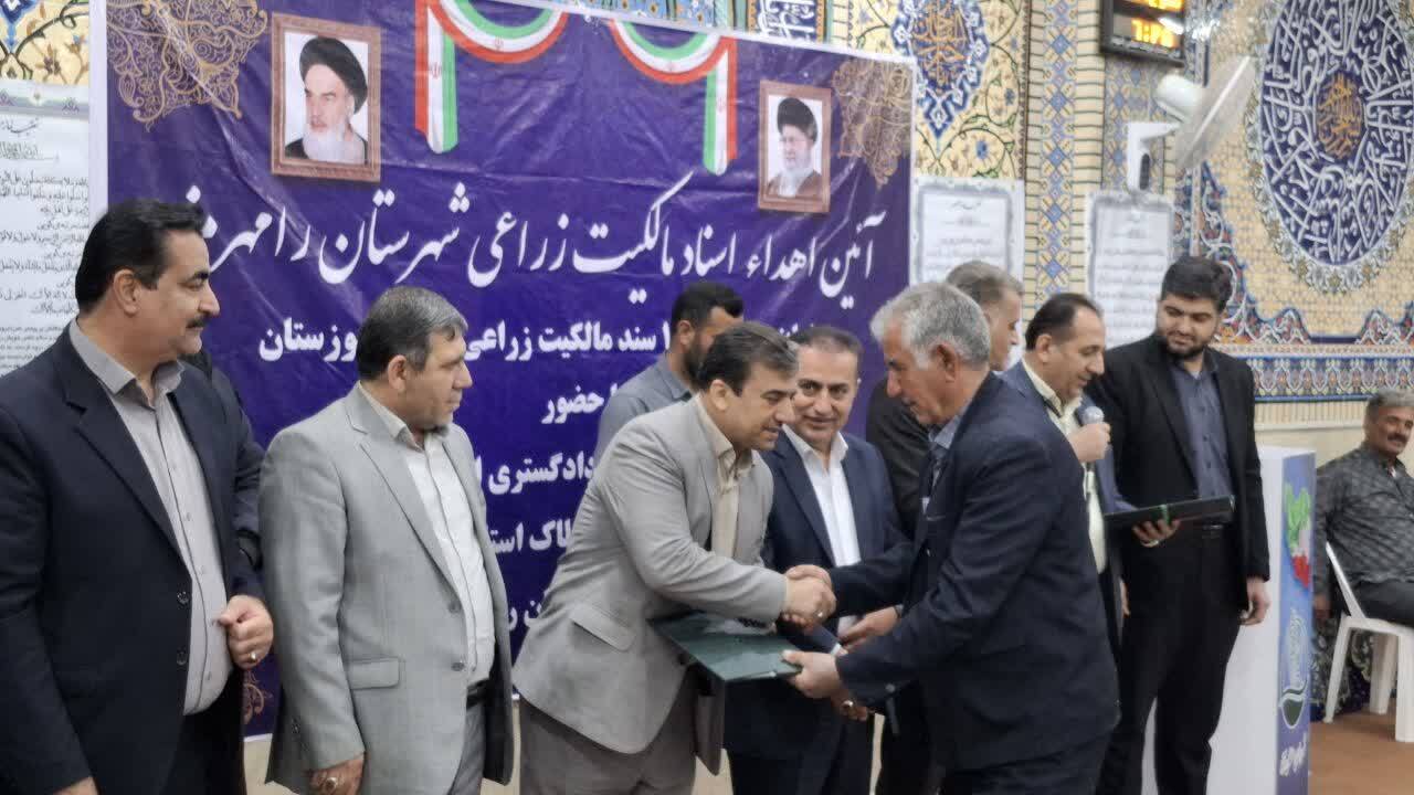 ثبت اسناد خوزستان در مسیر تحول؛ هزاران سند مالکیت در دستان کشاورزان
