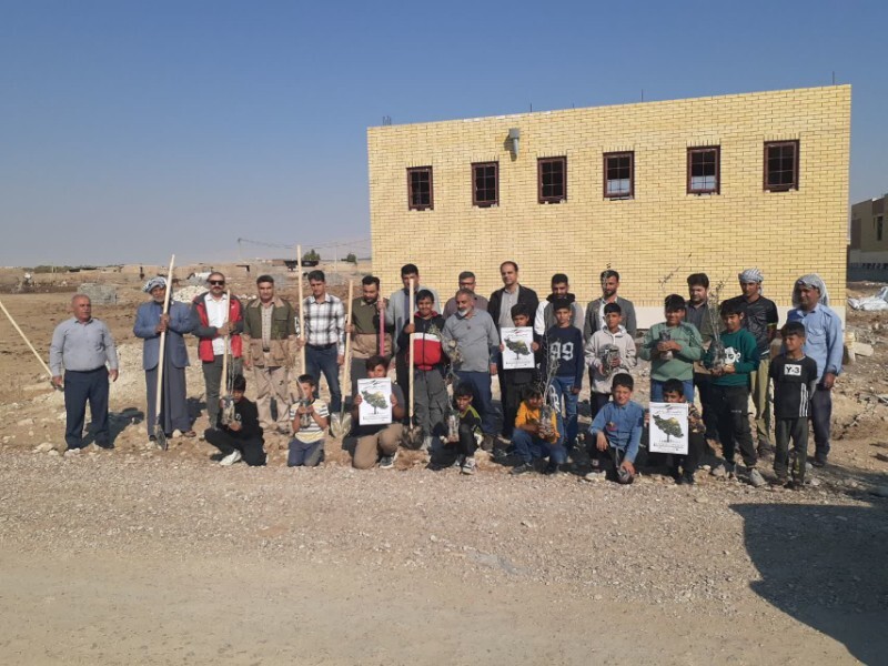 پویش نهال کاری دانش آموزان در شهرستان دهلران اجرا شد پویش نهال کاری دانش آموزان در شهرستان دهلران اجرا شد