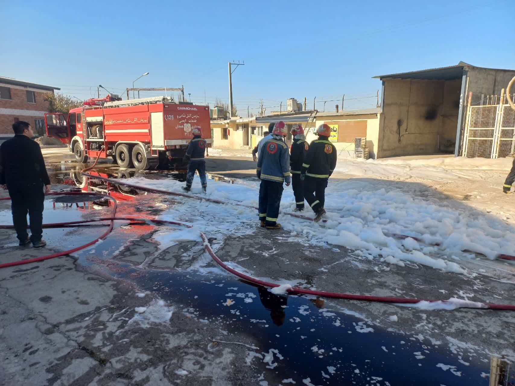 آتش&zwnj;سوزی گسترده در گاراژ ضایعاتی جاده غار علیصدر پس از پنج ساعت مهار شد