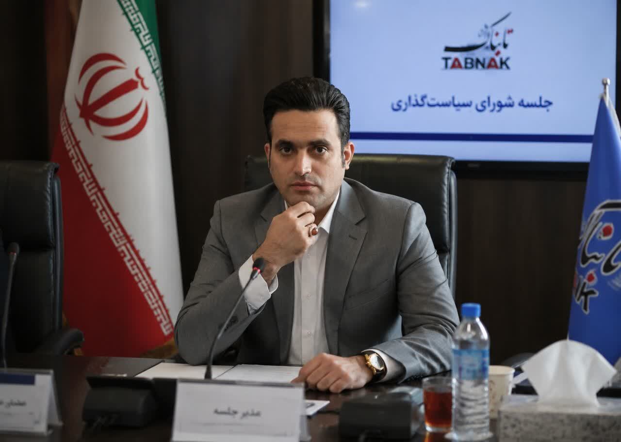 وقتی خبرنگار واقعی دیده نمی‌شود؛ رسانه‌های بی‌هویت، اعتبار خبرنگاری را تهدید می‌کنند/ آقای ملکی چک کنید